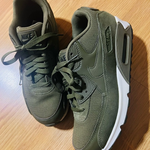 Nike Air Max 90 Essentials - Picture 2 of 8